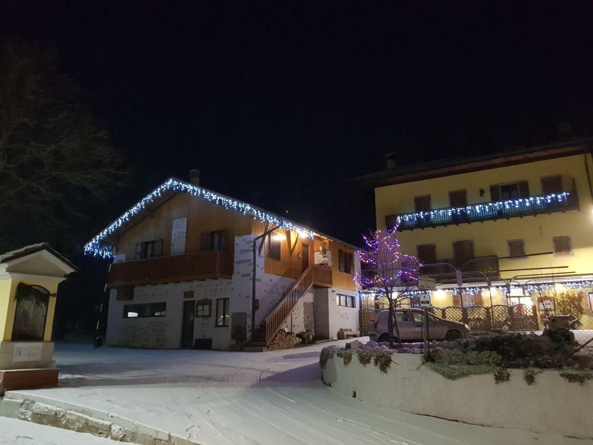 Albergo Casavecchia Tilliarn Exterior foto